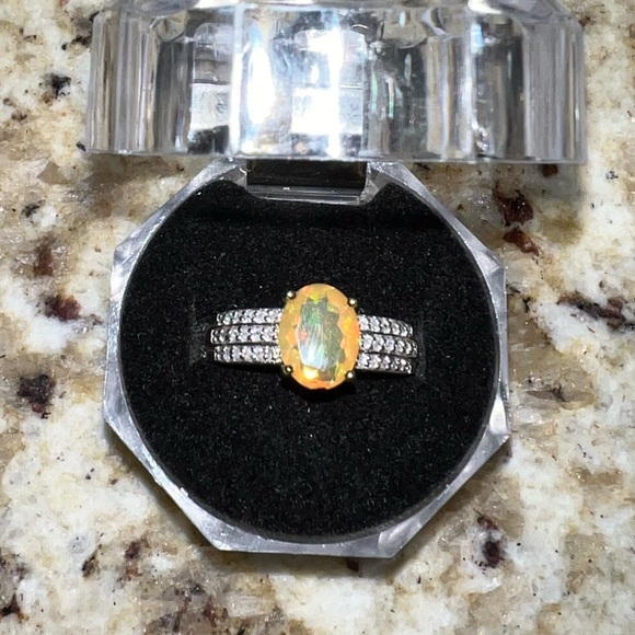 10k Gold Opal Ring - Picture 5 of 8